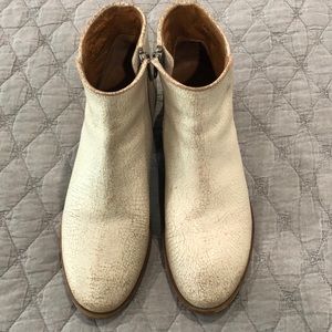 Frye Carson zip booties